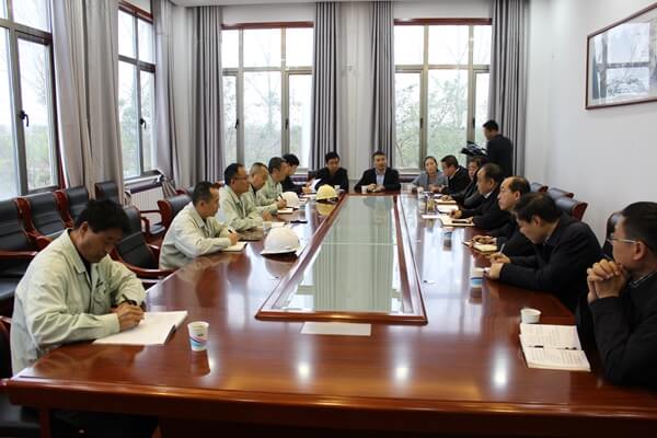 永壽縣委副書記、縣長王飛一行來華浩軒公司調(diào)研工作現(xiàn)場辦公